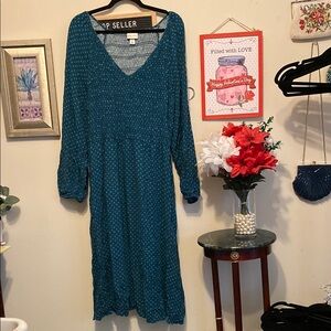 AVA & VIV Casual V-Neck Print Teal Dress Sz 2X. Great Condition. Smocked Upper.